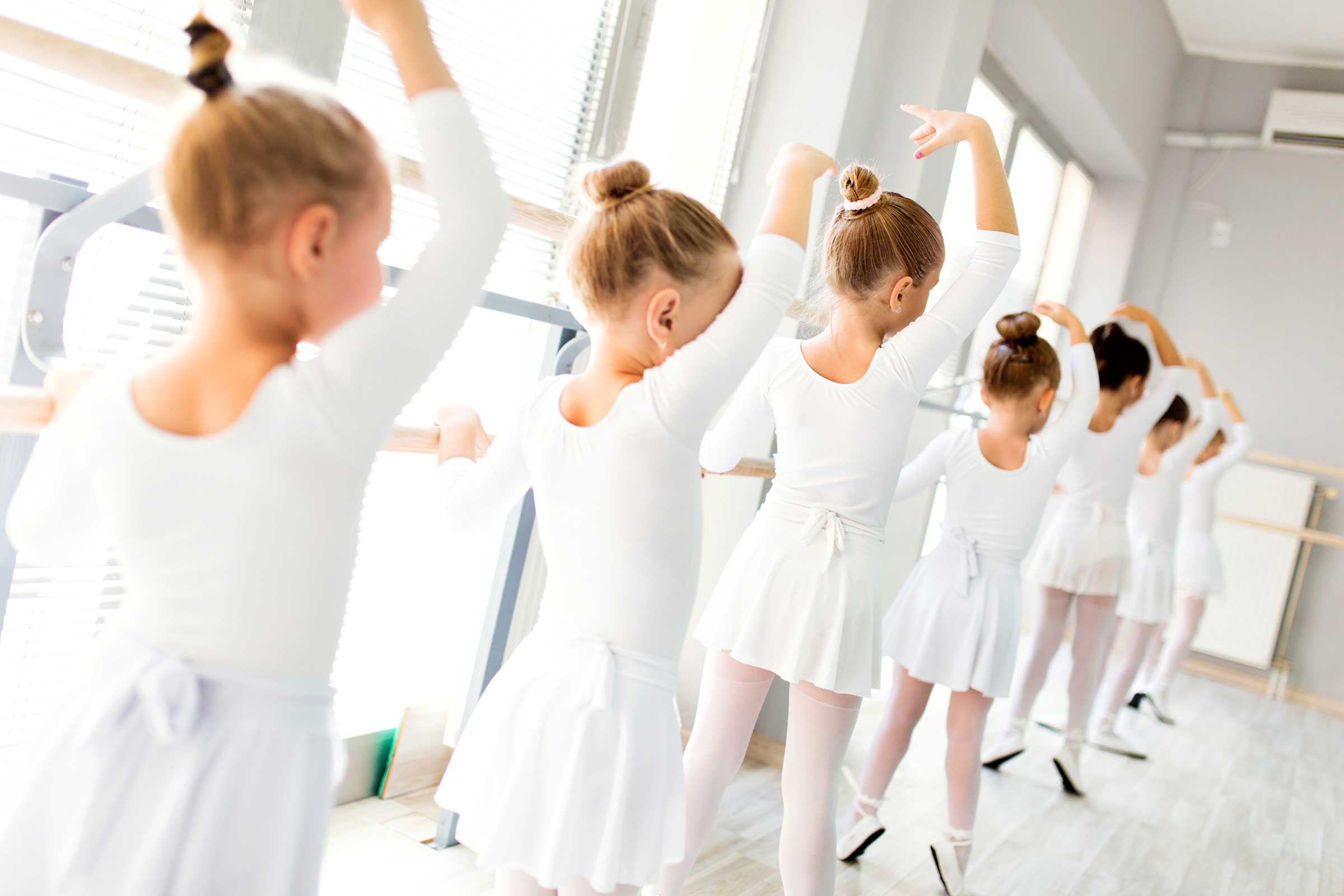 Урок музыки балет хореография 1 класс. Детская хореография. Занятия танцами с детьми. Хореография для детей й. Танцевальная хореография для детей.